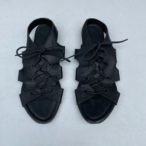 🖤 black gladiator sandals 🖤

Size: 9